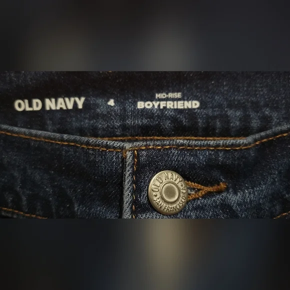 Old Navy Mid-Rise Boyfriend Jeans - Picture 6 of 9